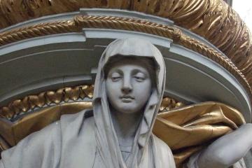 Détail d'une statue dans la cathédrale Notre-Dame d'Amiens