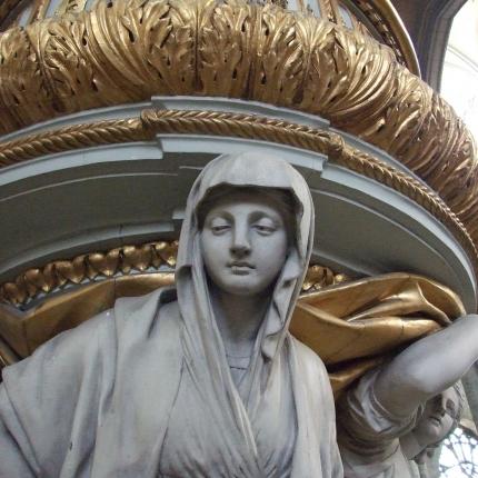 Détail d'une statue dans la cathédrale Notre-Dame d'Amiens