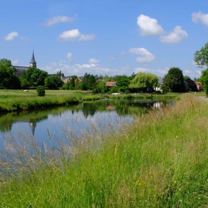 Chemin de halage, vue sur le canal